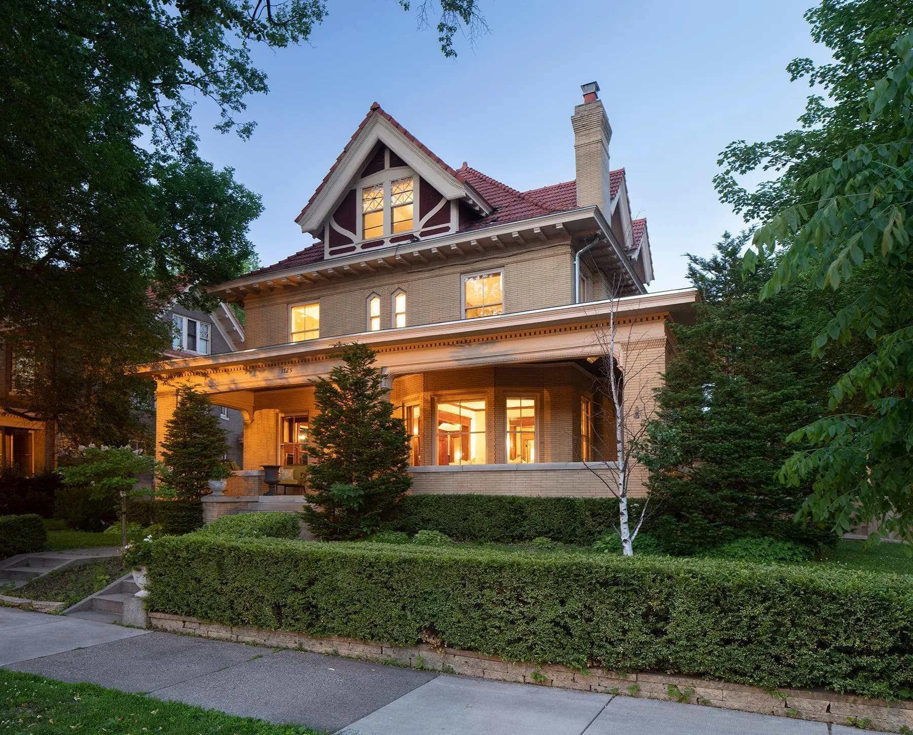Minneapple Fresh: 1725 Dupont Avenue S in Minneapolis (Lowry Hill)—a property defined by its 5 Bed • 5 Bath • 5,478 SqFt.
